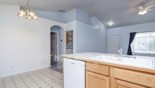 Building Photo - 815 S Pawnee Ave