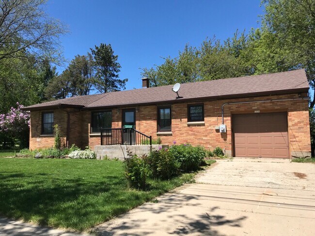 Building Photo - 1236 e drexel ave