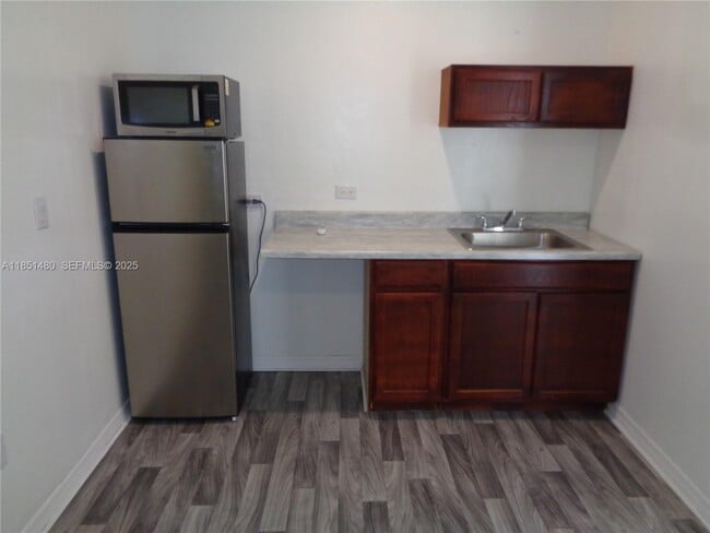 Building Photo - 2060 SE 14th St