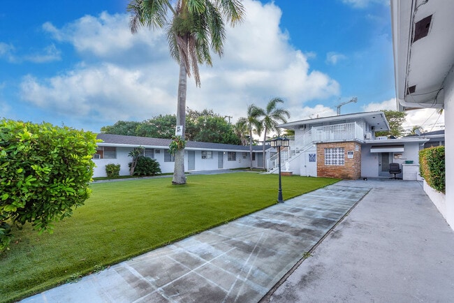 Building Photo - 1826 Sherman St