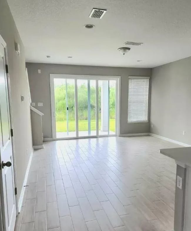 Building Photo - 234 Brandon Lks Dr