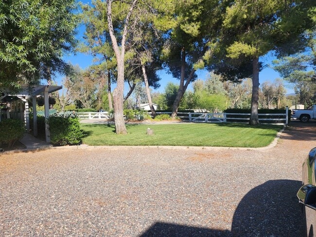 Building Photo - Beautiful Lower Level Studio apartment loc...