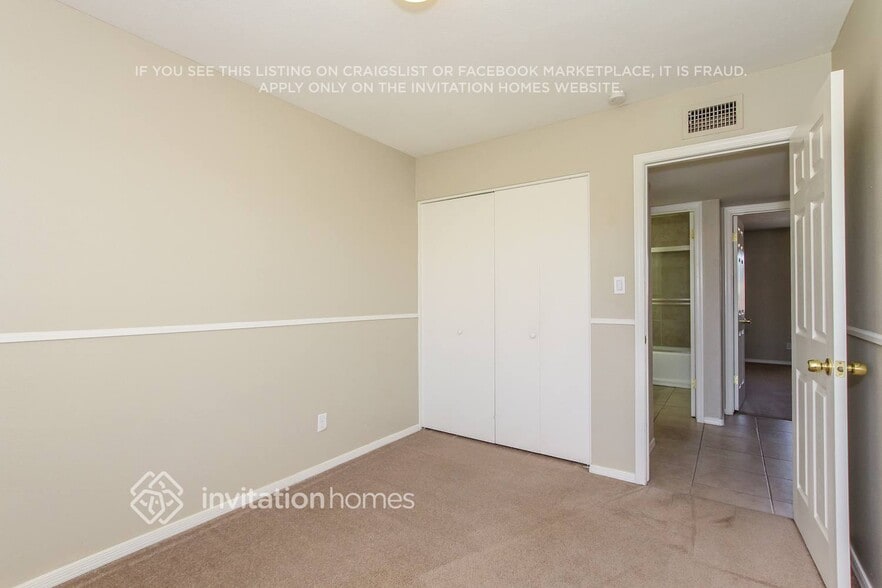 Building Photo - 2837 W Grovers Ave