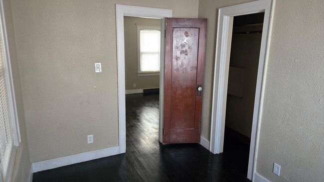 Building Photo - 5304 Woodward St