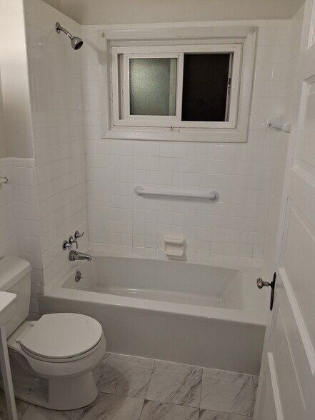 Building Photo - 690 E Utica St