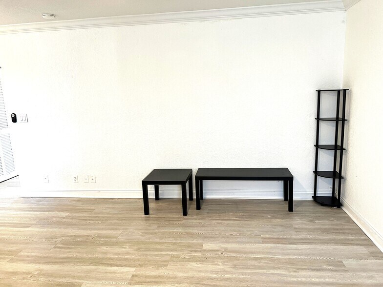 Building Photo - 110 SE 2nd St