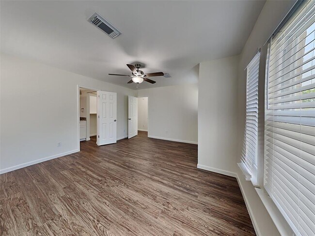 Building Photo - 11731 Rolling Stream Dr