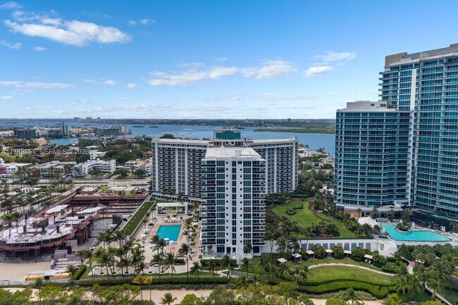 Building Photo - 10275 Collins Ave