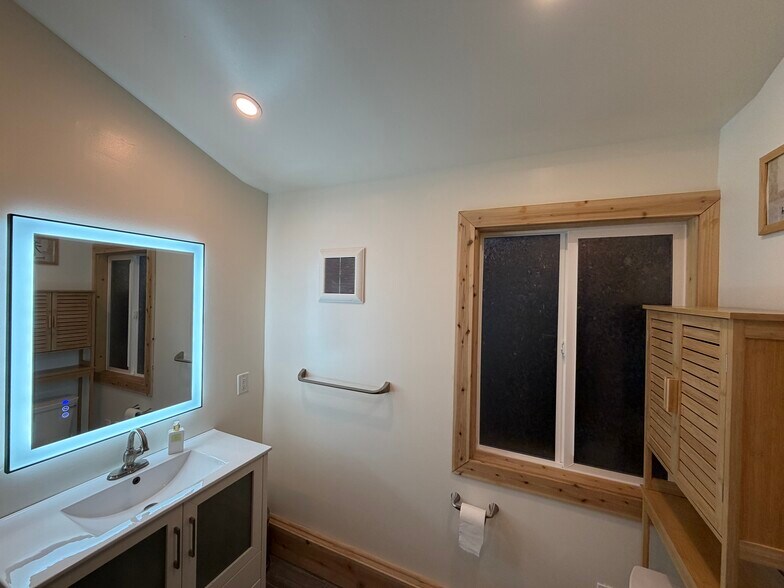 Building Photo - 7711 Owensmouth Ave