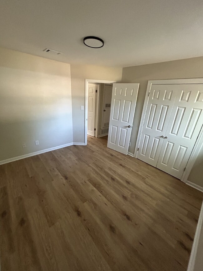 Building Photo - "Charming 4-Bedroom Retreat with Granite T...