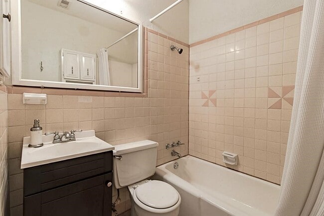 Building Photo - 837 Peddie St