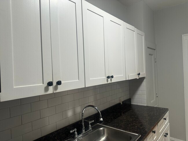 Building Photo - 115 Fairview Ave