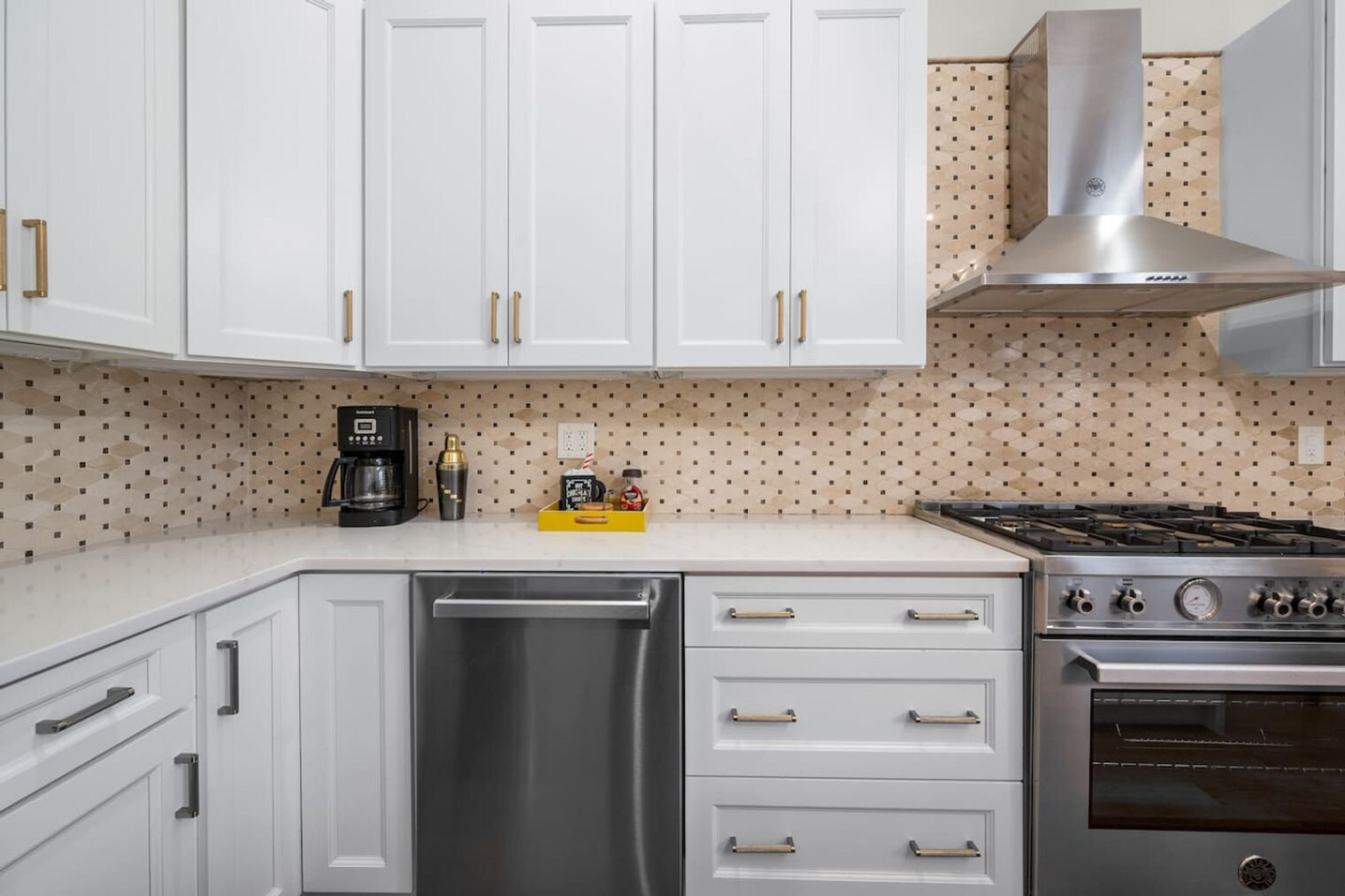 Building Photo - 215 W 138th St