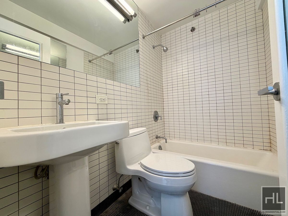 Building Photo - East 39th Street