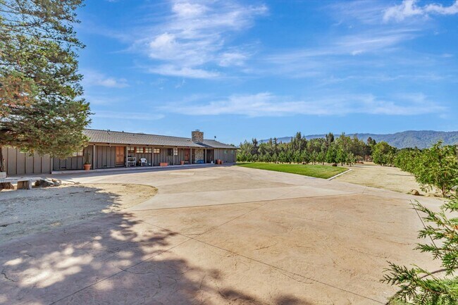 Building Photo - 9270 Linda Vista Ln