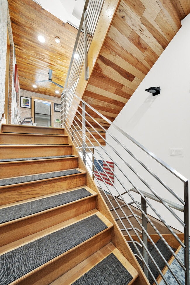 Building Photo - 1226 S 60th Ct