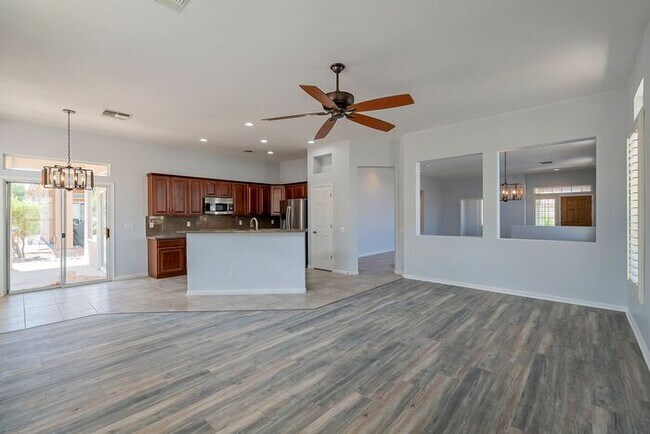 Building Photo - Gated Community!