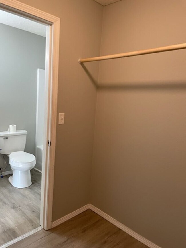 Building Photo - 3 Bed 2 Bath House November