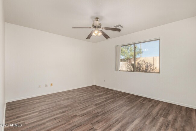 Building Photo - 15928 W Smokey Dr