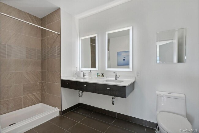 Building Photo - 120 N Pearl St