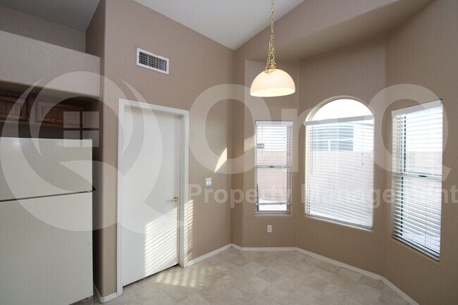 Building Photo - 1450 South Villas Court