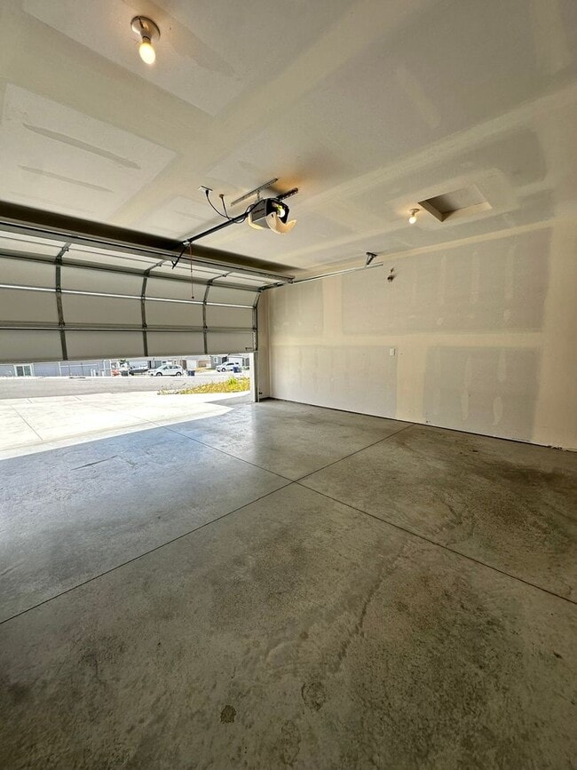 Building Photo - 2263 SE Sage Brk Rd