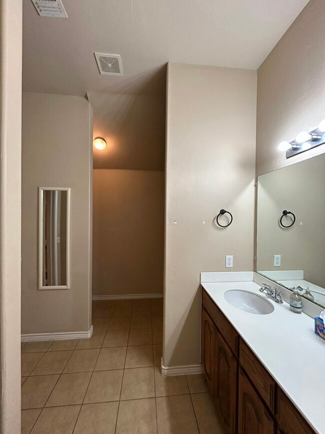 Building Photo - 2400 Rookhaven Ln