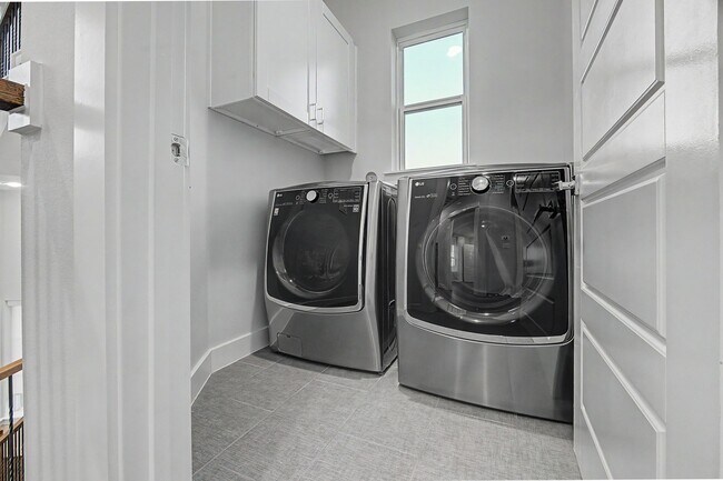 Building Photo - 1226 W 26th St