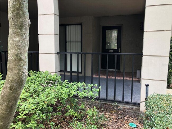 Building Photo - 1055 Kensington Park Dr