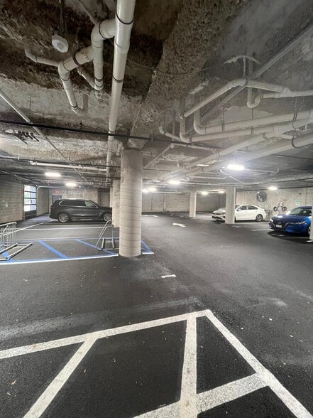 Building Photo - 130 Mallory Ave