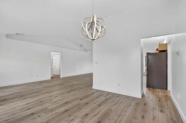 Building Photo - 497 SW Lacroix Ave