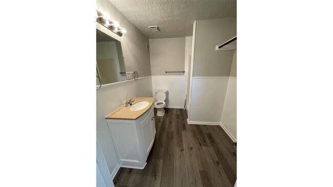 Building Photo - 606 Marshall St