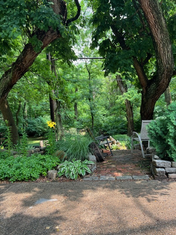 sitting area behind apartment - 2655 Wentworth Rd