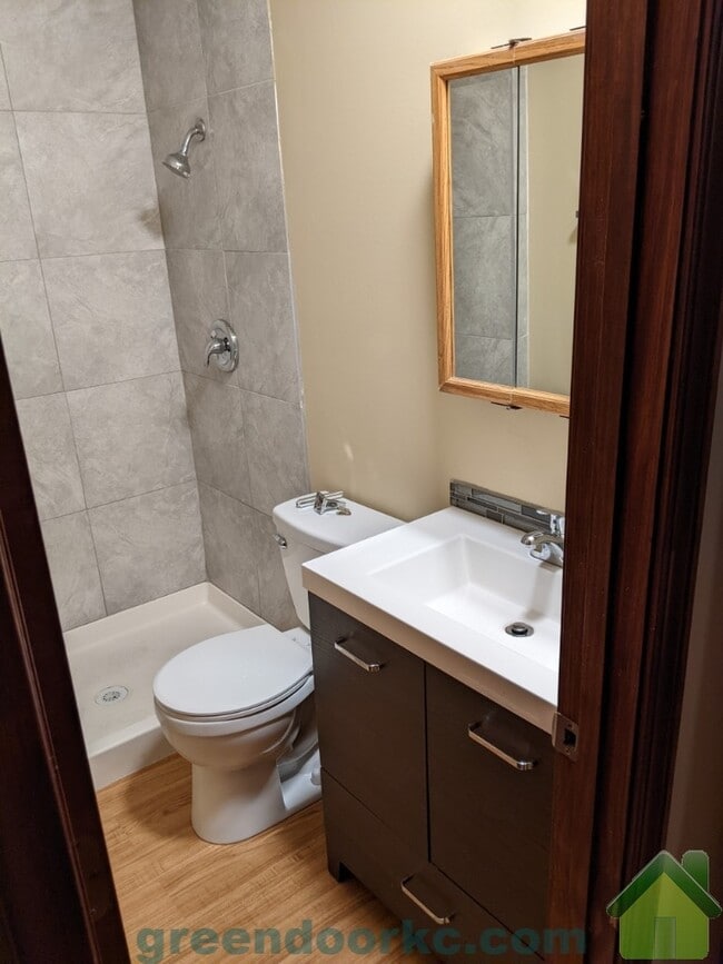 Building Photo - 849 S Lindenwood Dr