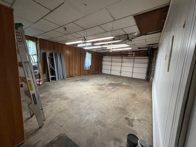 Building Photo - 260 N St Marys Rd