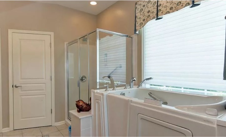 Master Bath shower - 54047 Flycatchers Ct