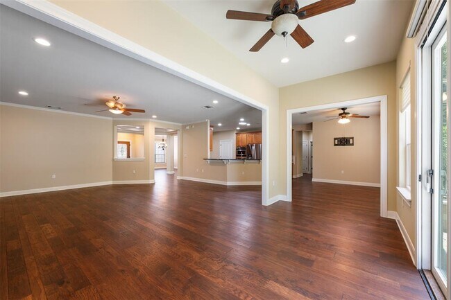 Building Photo - 202 River Rock Dr
