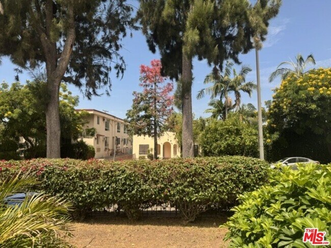 Building Photo - 942 Havenhurst Dr