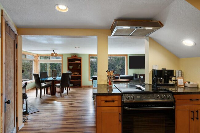 Building Photo - 11582 Washougal River Rd