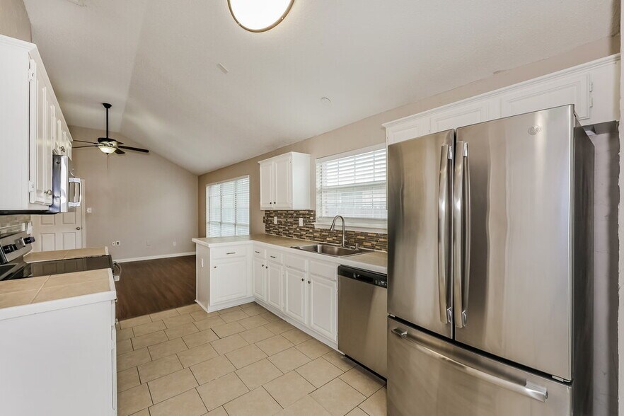 Building Photo - 2613 Clovermeadow Dr