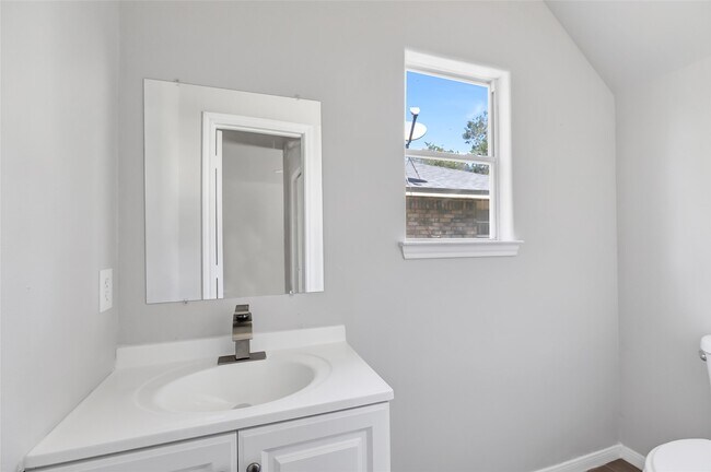 Building Photo - 10445 Wicklowe St