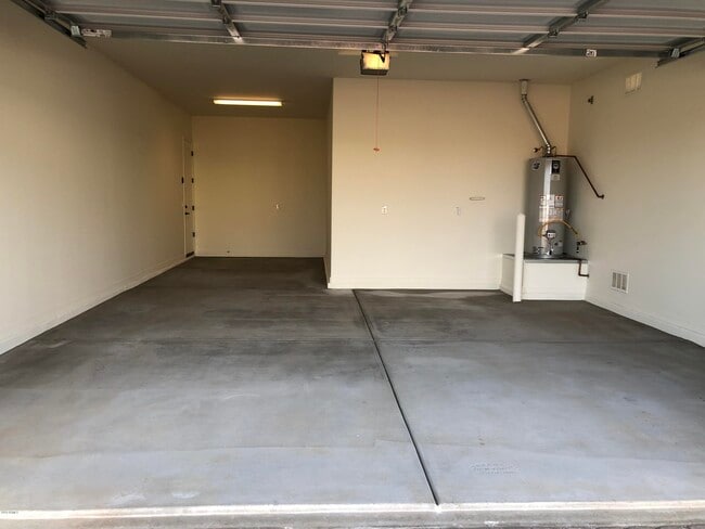 Building Photo - 9553 E Theia Dr