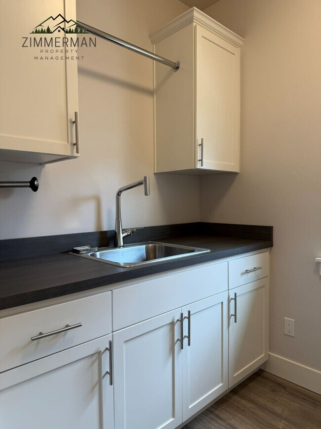 Building Photo - Beautiful 3 bed Home in Lowell