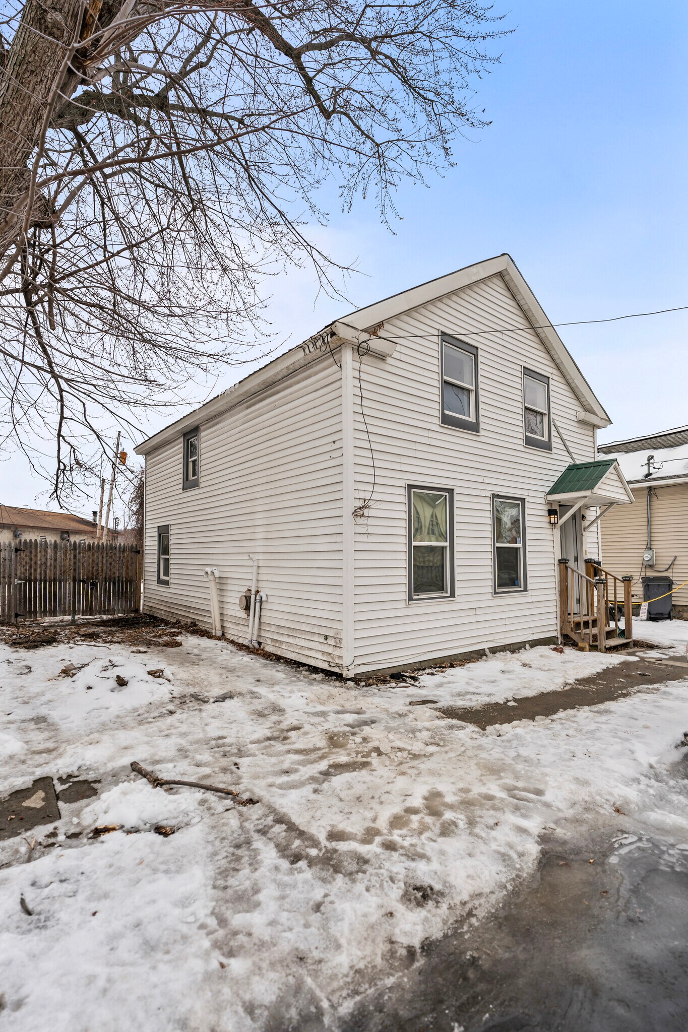 Building Photo - 24 Academy St