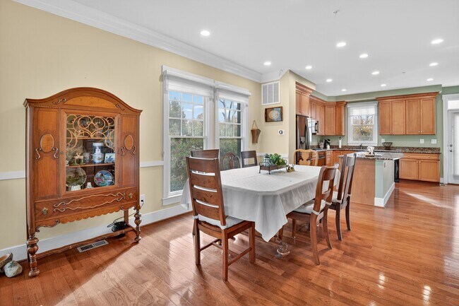 Building Photo - 2601 Hume Dr