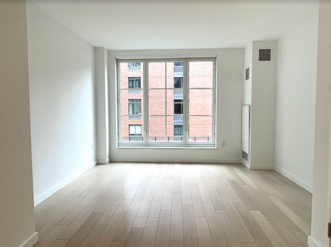 Interior Photo - 535 W 43rd Street