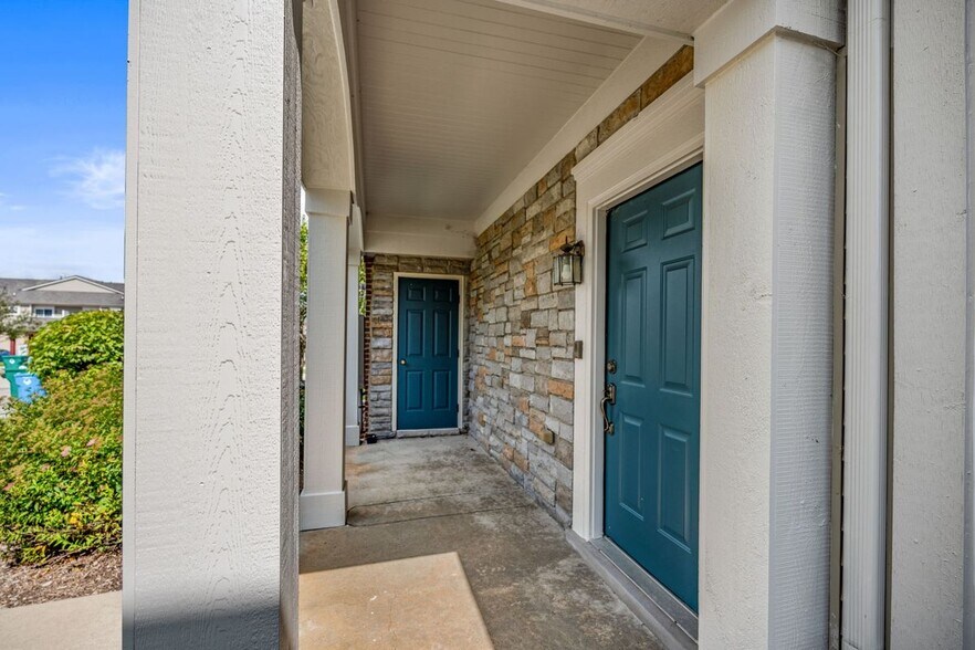 Building Photo - 17200 Addington Dr