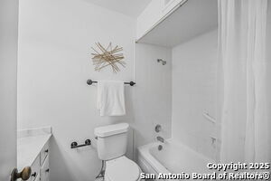 Building Photo - 8702 Village Dr