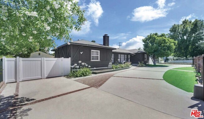 Building Photo - 23046 Leonora Dr