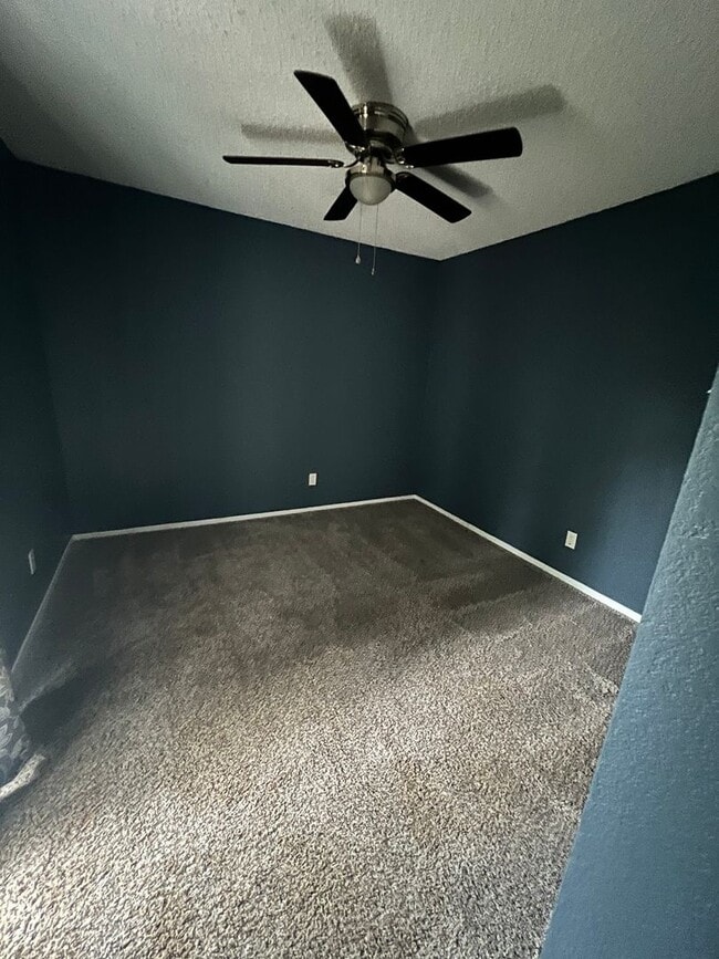 Building Photo - Great Southside Home